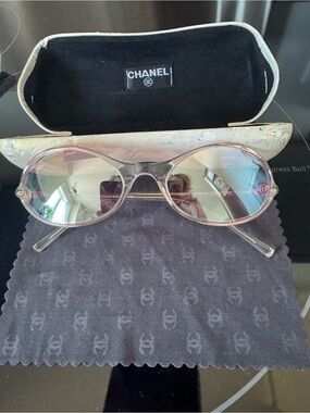 CHANEL Transparent Pink Gradient Oval Sunglasses